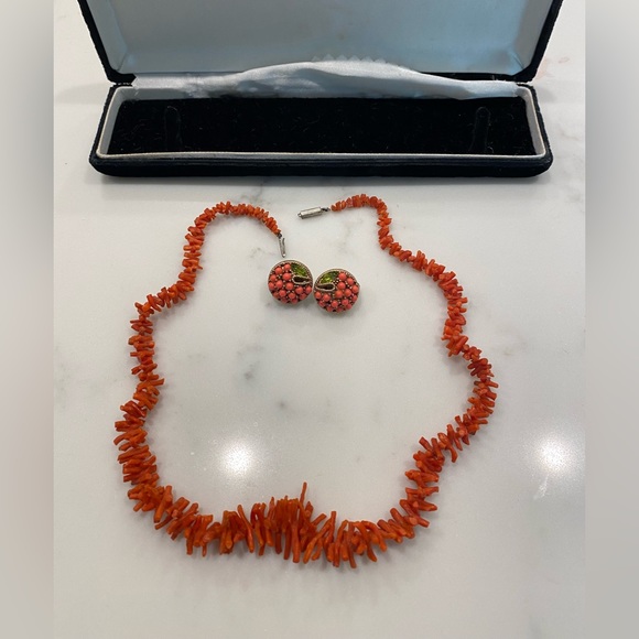 Beautiful Vintage Coral Necklace and coral and stone Earring set - Picture 5 of 7